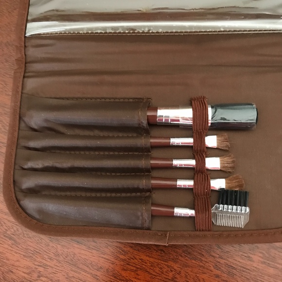 Travel Make Up/Brush Set - Picture 3 of 5